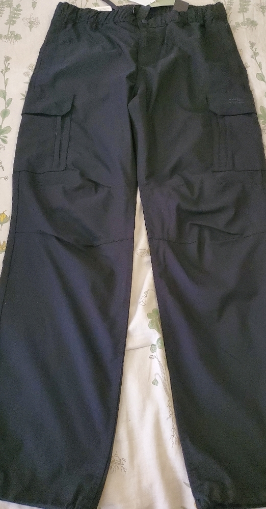 H&M BLACK CARGO PANTS NEW WITH TAGS.